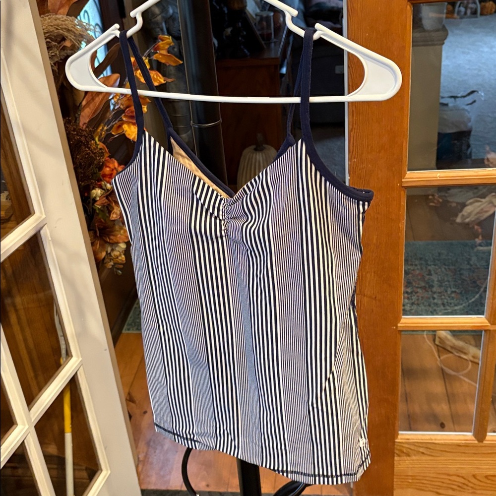Lululemon tank top navy & white vertical stripe size 8 rare